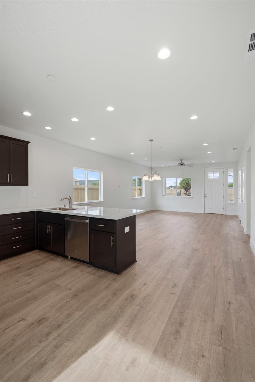 1852 Lovejoy Pl, Manteca, CA 95337