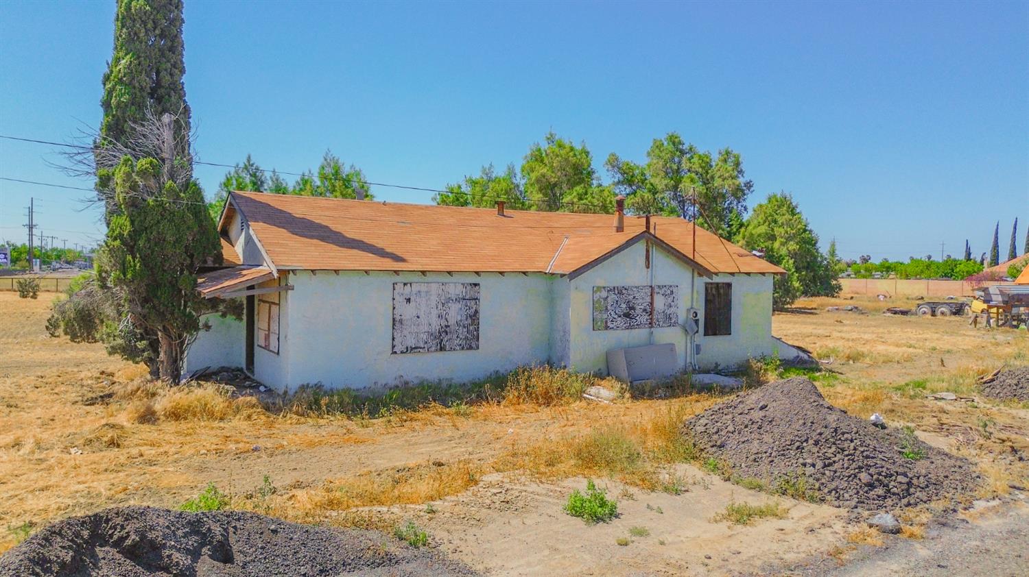 2524 E Pacheco Blvd, Los Banos, CA 93635