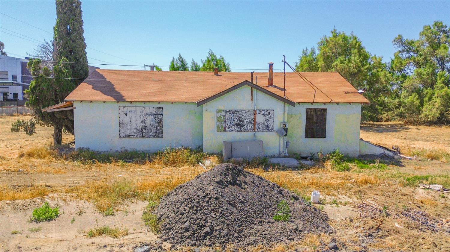 2524 E Pacheco Blvd, Los Banos, CA 93635