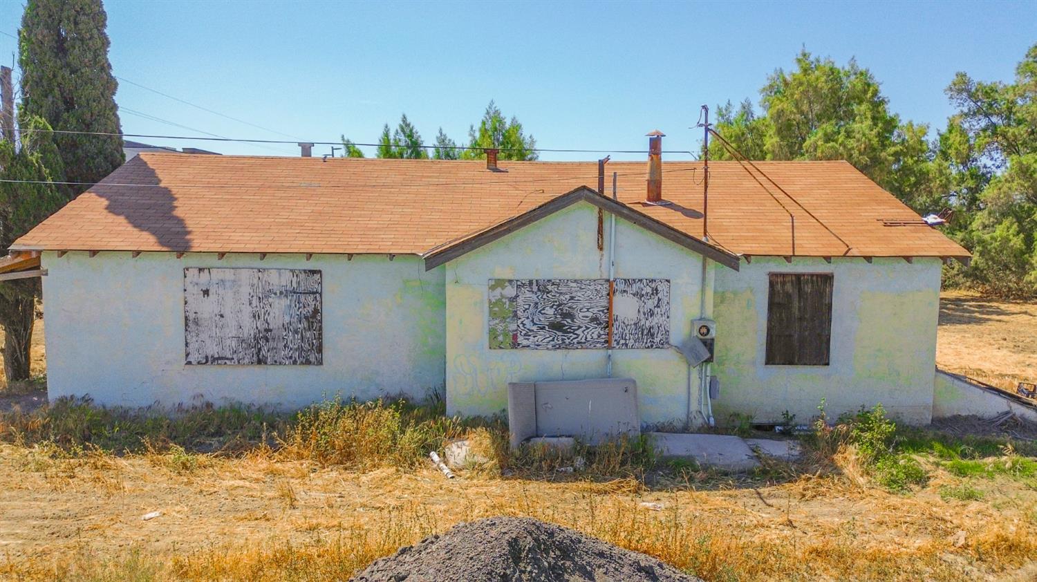 2524 E Pacheco Blvd, Los Banos, CA 93635