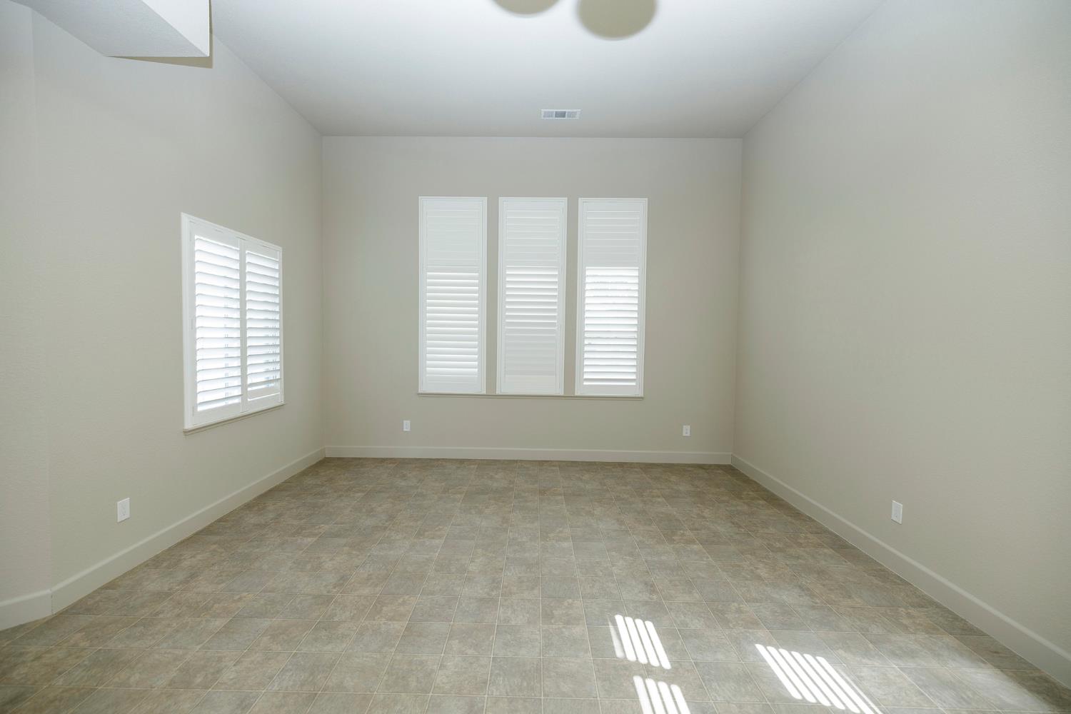 3216 Allan Adale Dr, Modesto, CA 95355