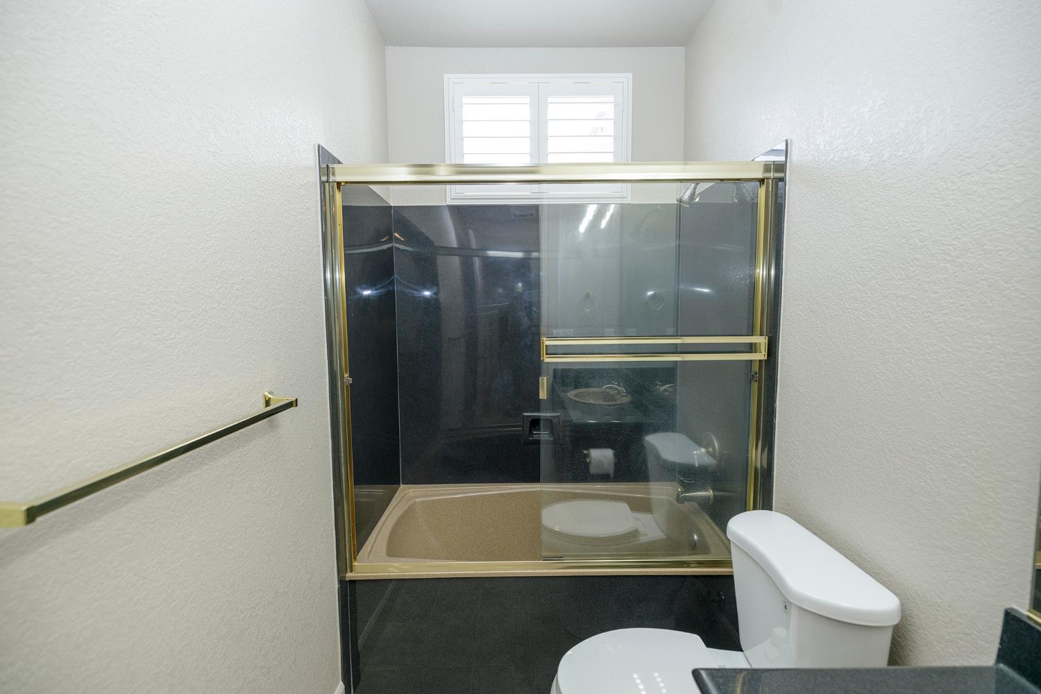 3216 Allan Adale Dr, Modesto, CA 95355