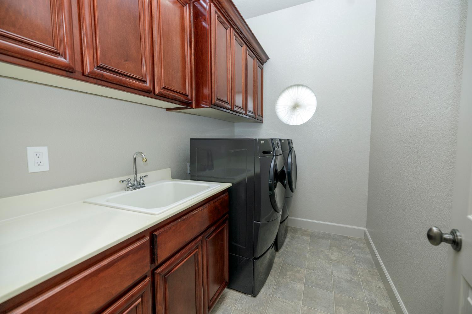 3216 Allan Adale Dr, Modesto, CA 95355