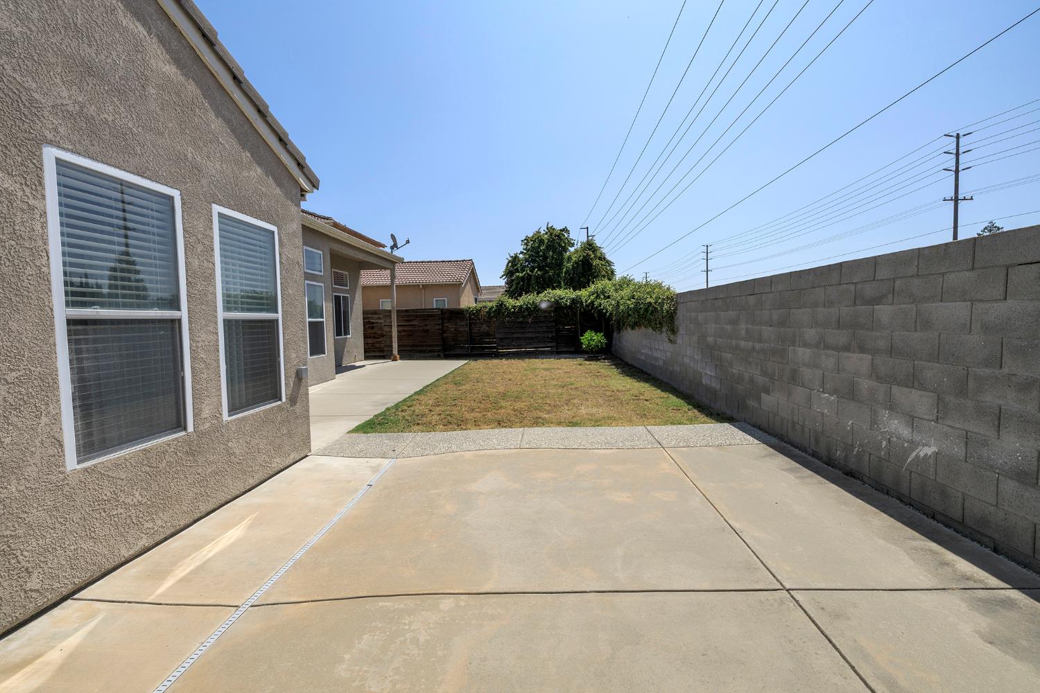 3216 Allan Adale Dr, Modesto, CA 95355