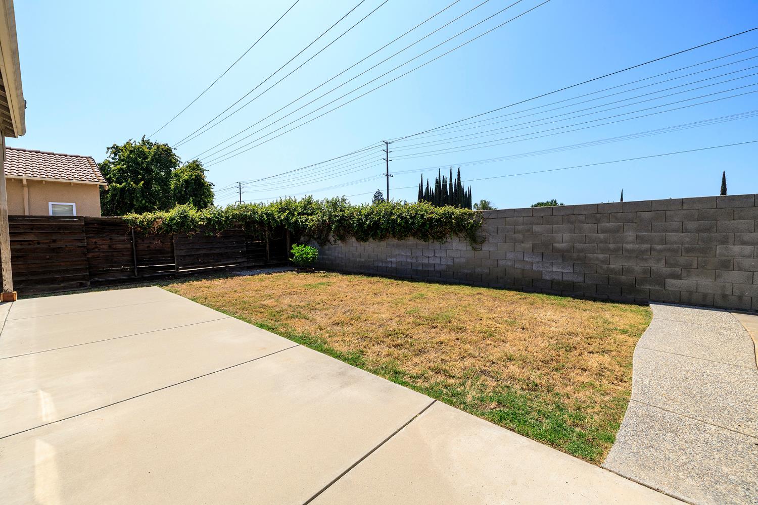 3216 Allan Adale Dr, Modesto, CA 95355