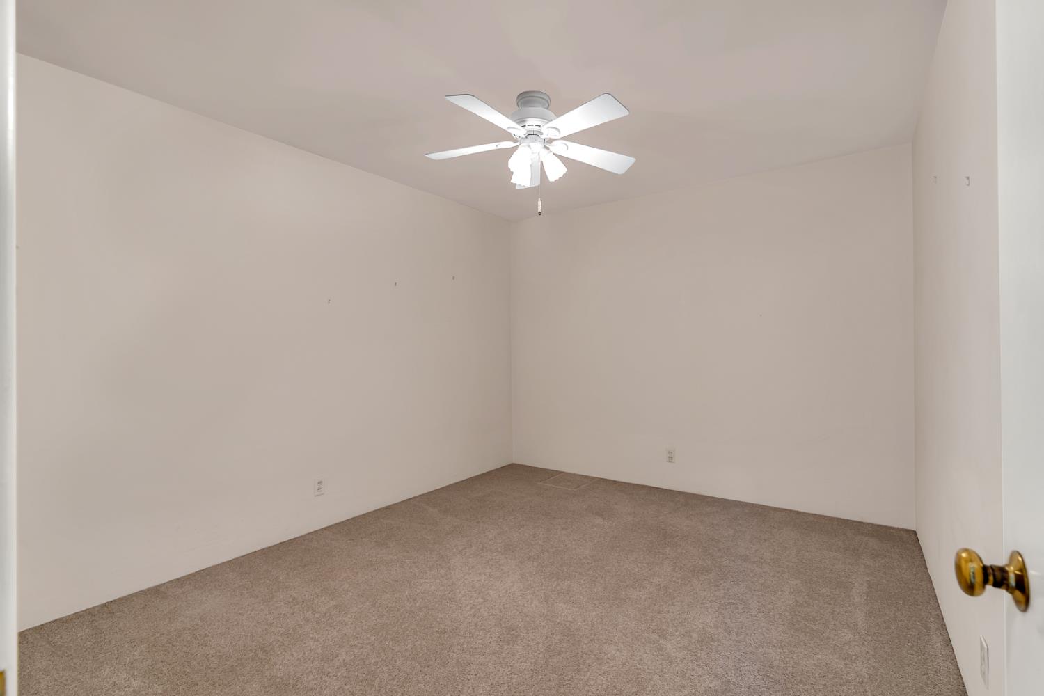 1502 Paradise Lane, Los Banos, CA 93635