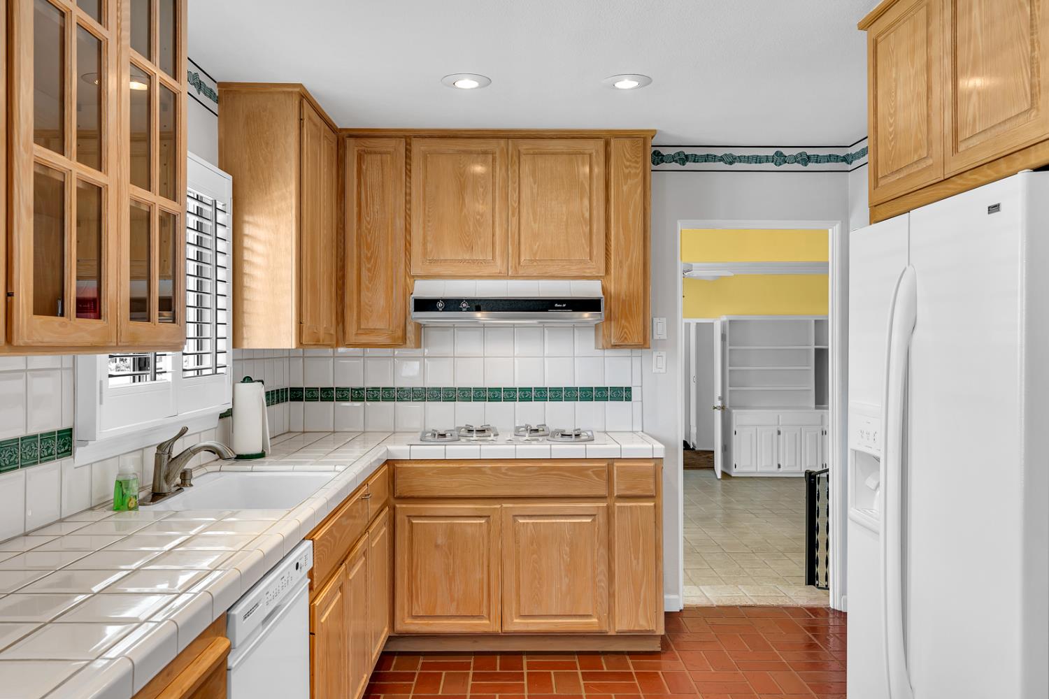 1502 Paradise Lane, Los Banos, CA 93635