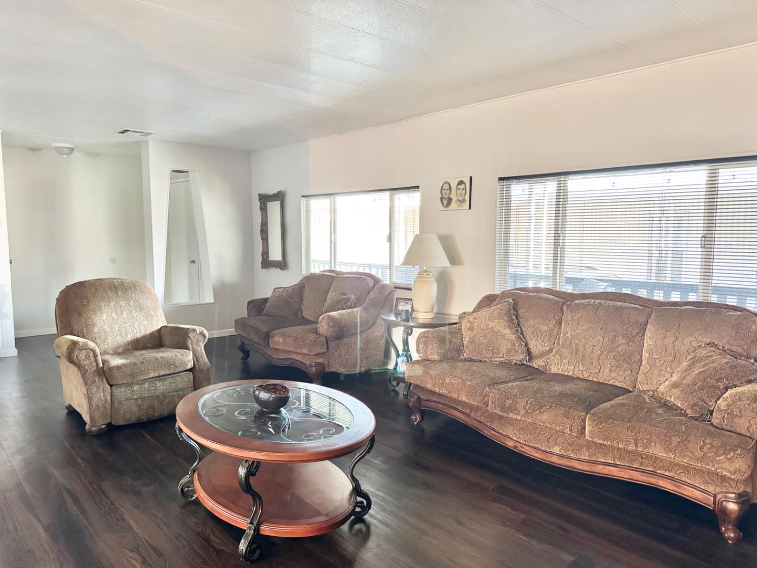 2621 Prescott Rd #242, Modesto, CA 95350