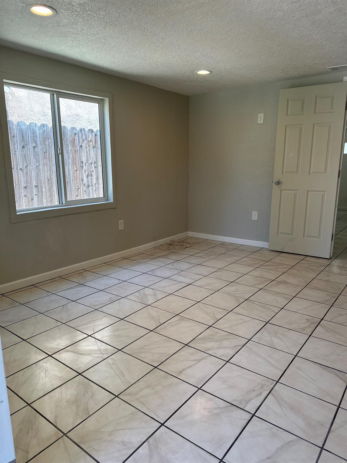 1826 Seattle St, Modesto, CA 95358