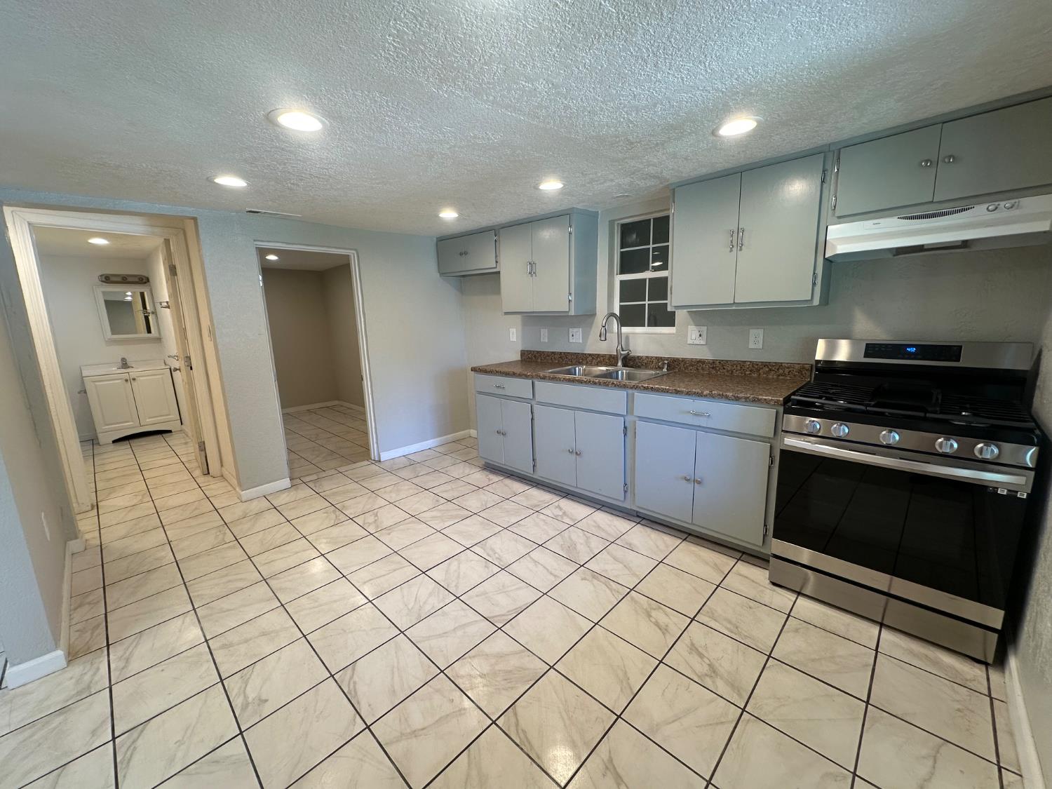 1826 Seattle St, Modesto, CA 95358