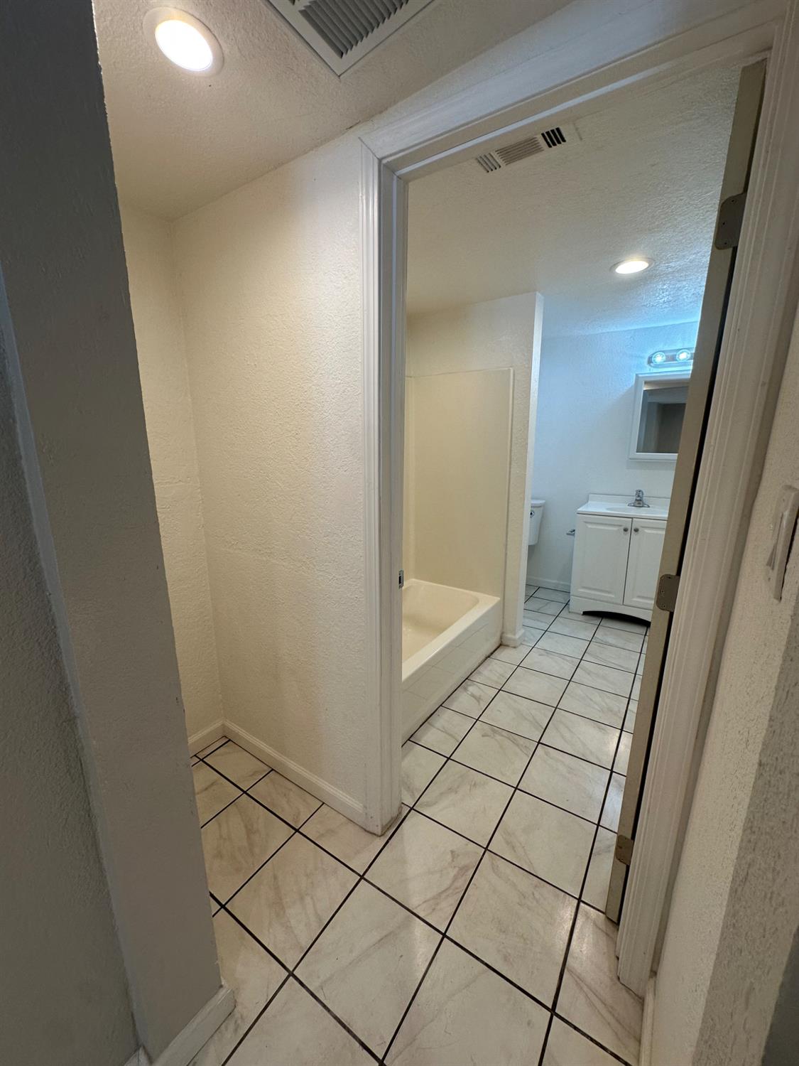 1826 Seattle St, Modesto, CA 95358