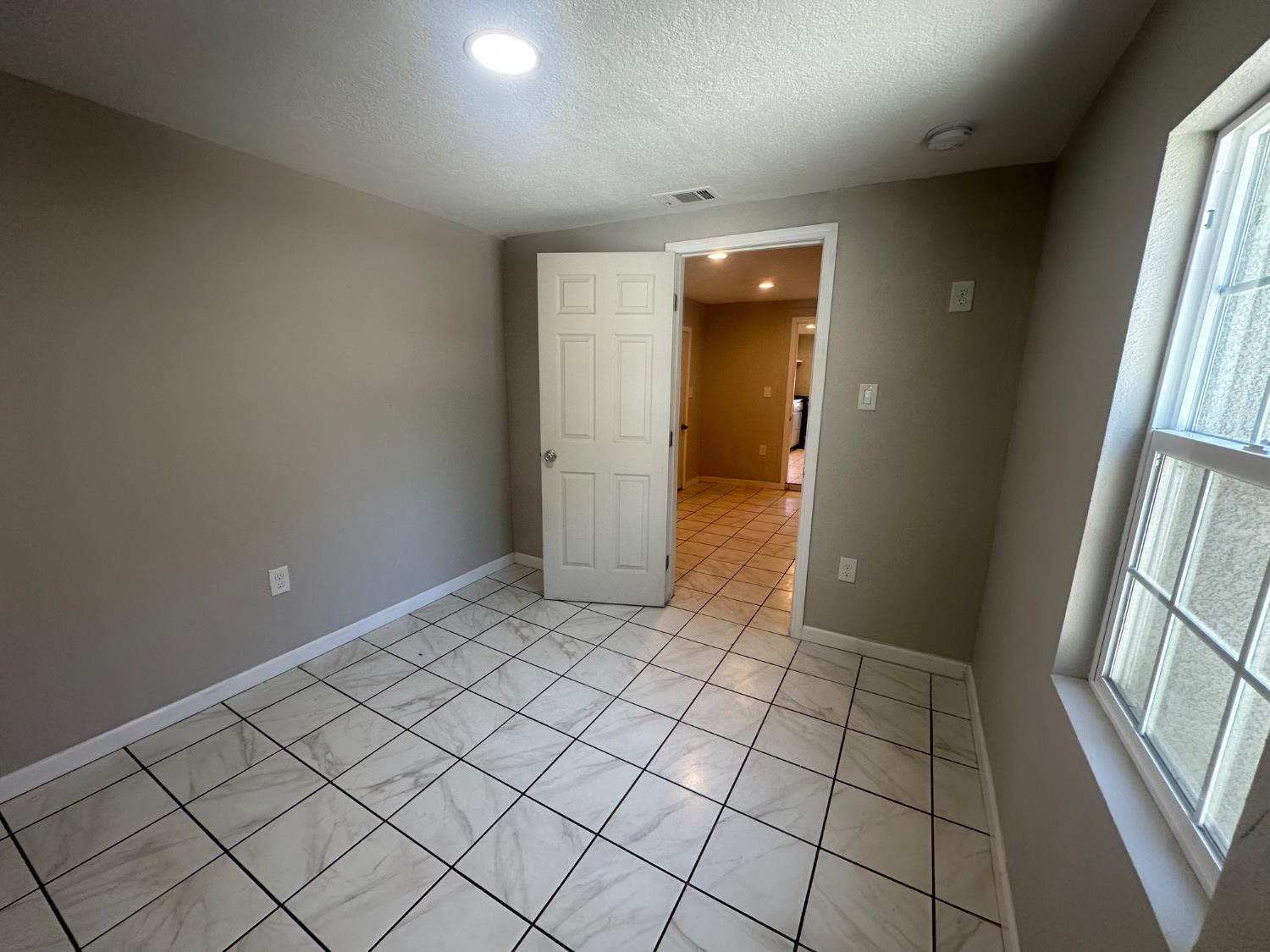 1826 Seattle St, Modesto, CA 95358