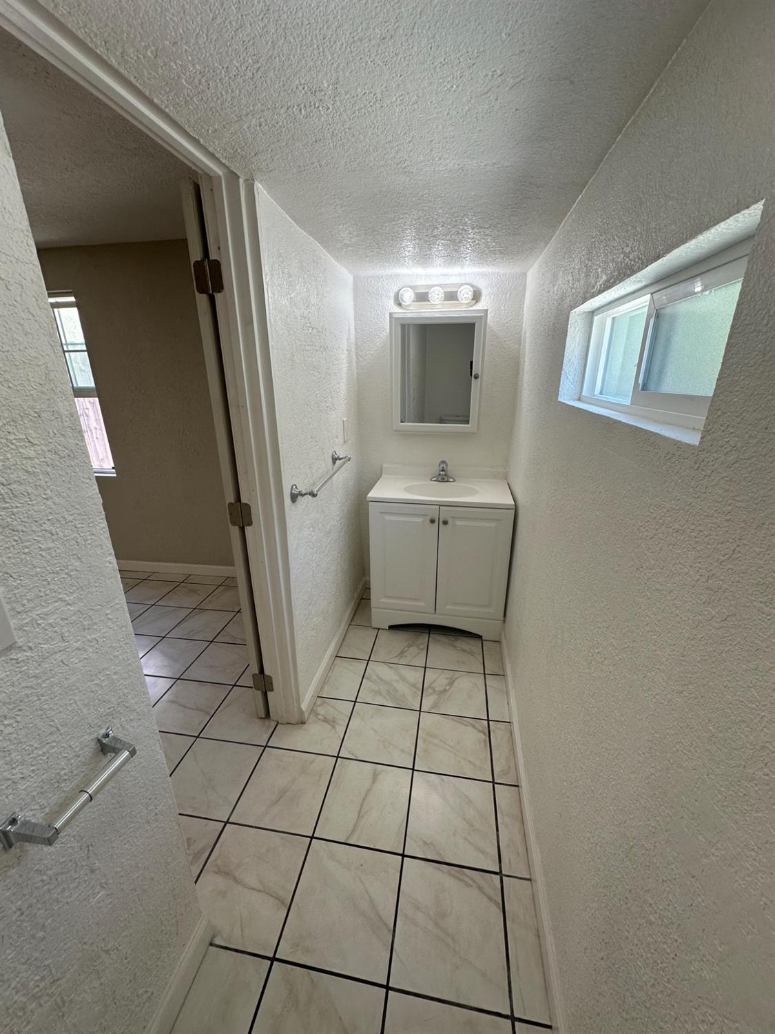 1826 Seattle St, Modesto, CA 95358