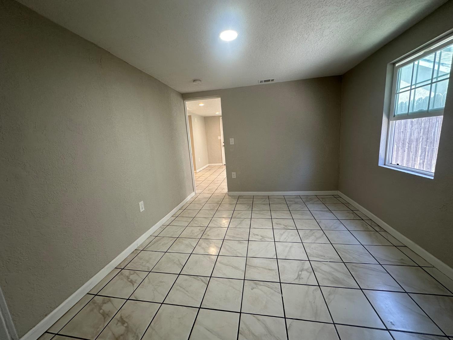 1826 Seattle St, Modesto, CA 95358