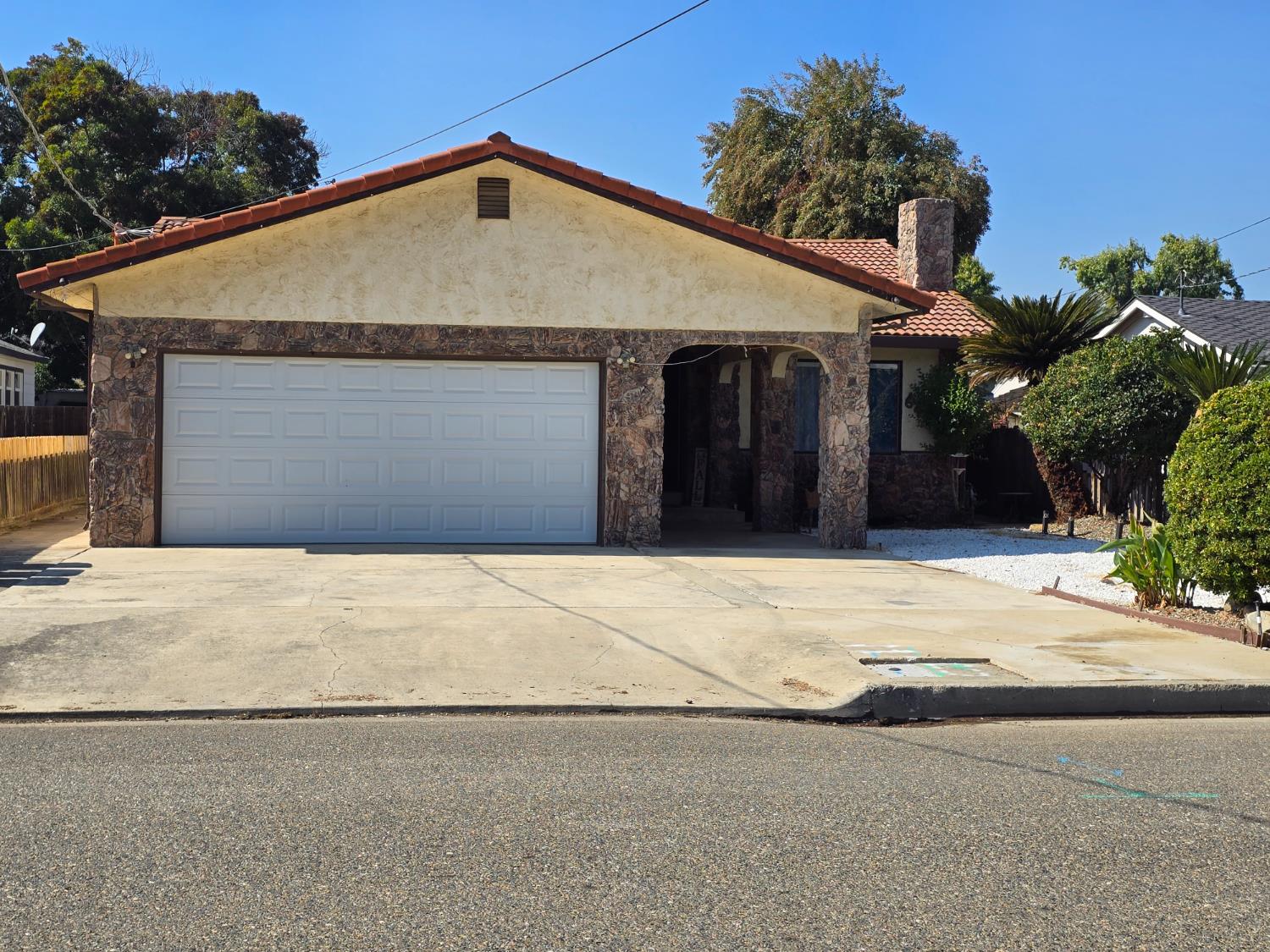 649 Sycamore Ave, Gustine, CA 95322
