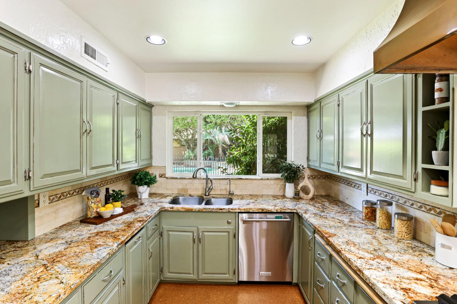 1330 Magnolia Ave, Modesto, CA 95350