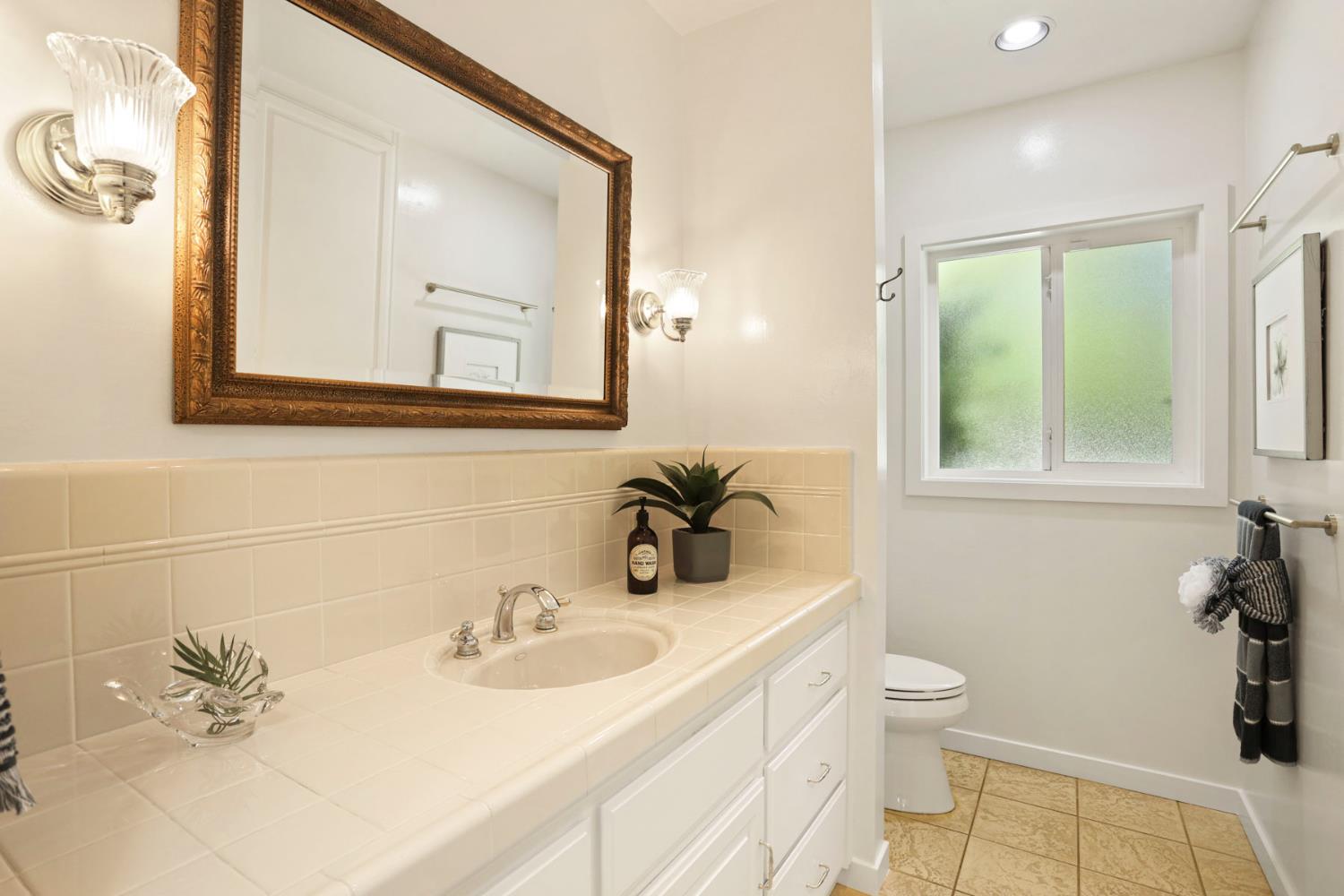 1330 Magnolia Ave, Modesto, CA 95350