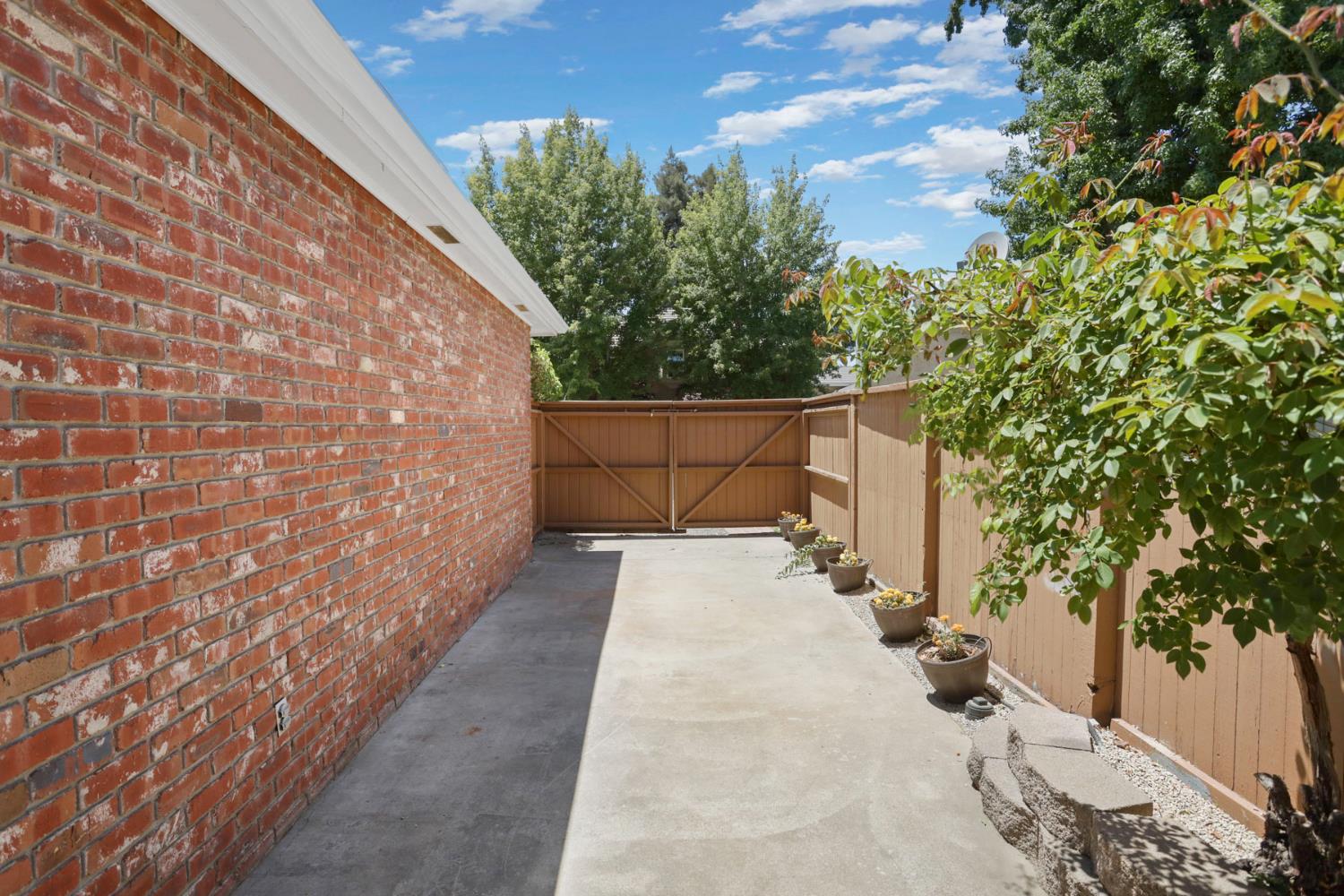 1330 Magnolia Ave, Modesto, CA 95350