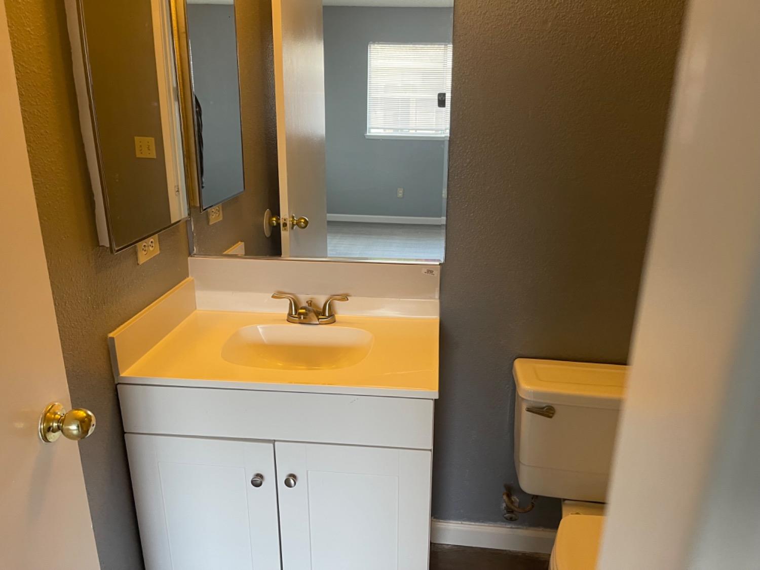 1647 1649 Moffett Rd, Ceres, CA 95307