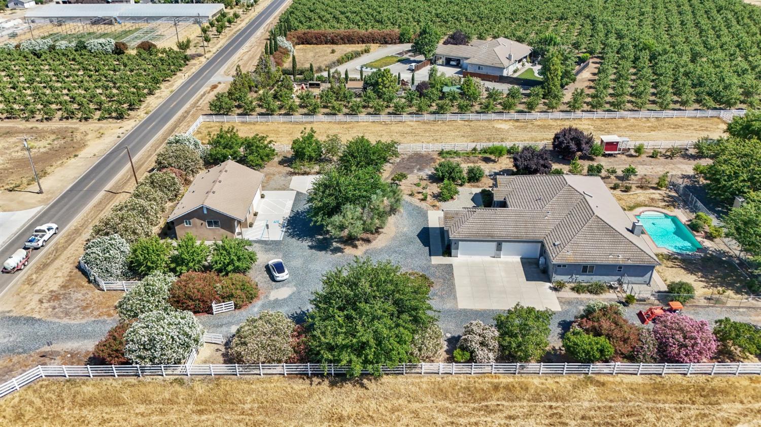18413 Sycamore Ave, Patterson, CA 95363