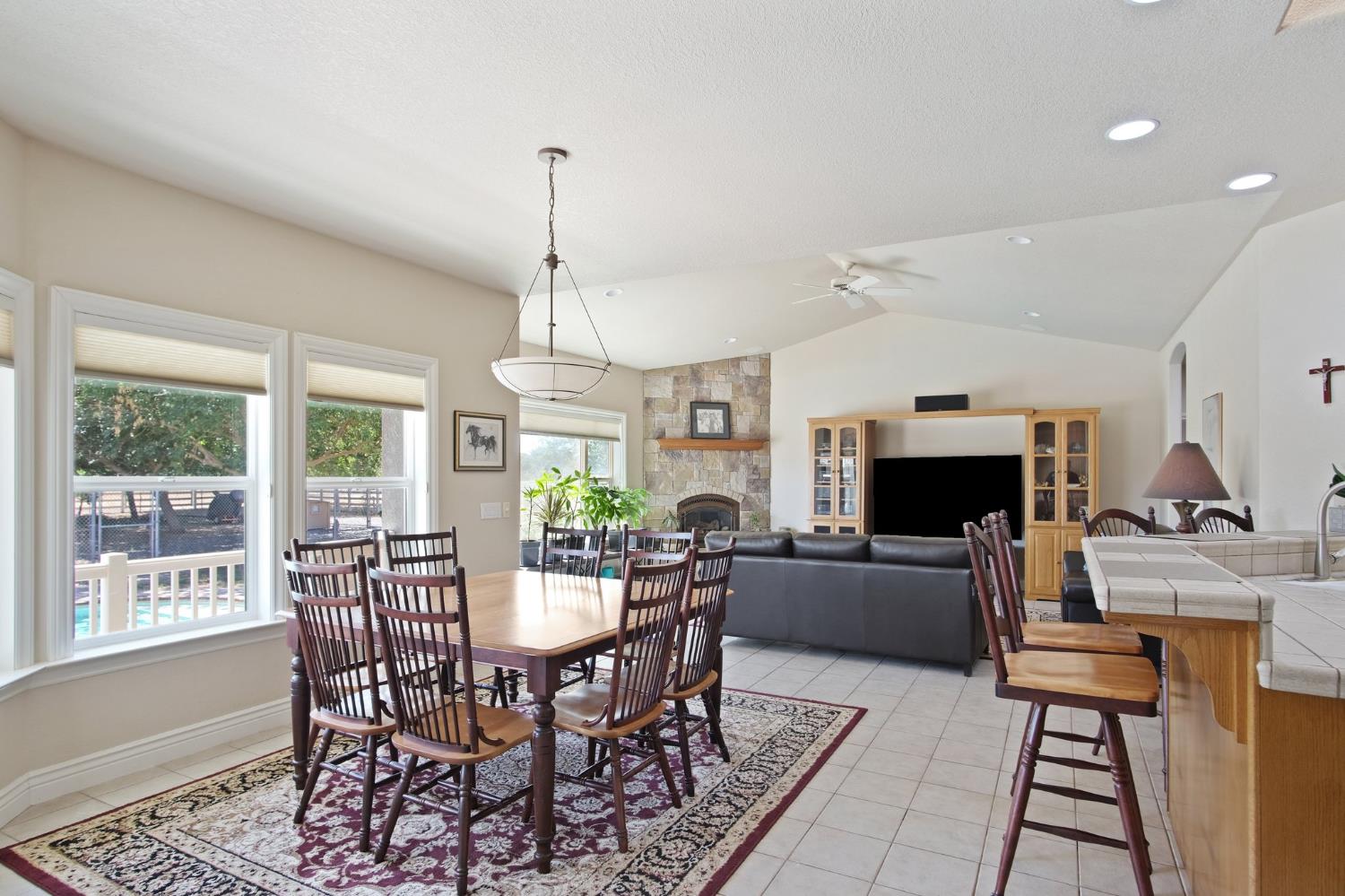 18413 Sycamore Ave, Patterson, CA 95363