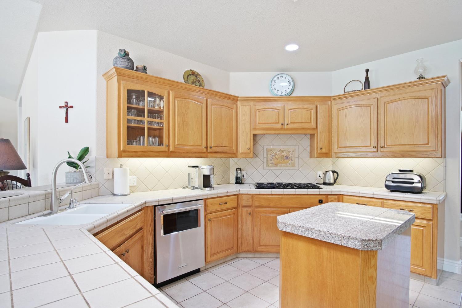 18413 Sycamore Ave, Patterson, CA 95363