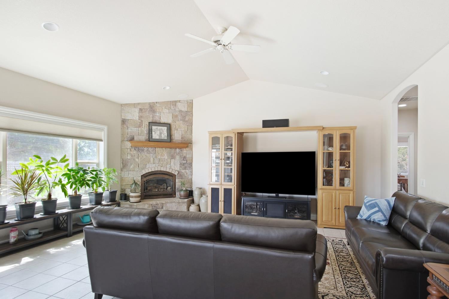 18413 Sycamore Ave, Patterson, CA 95363