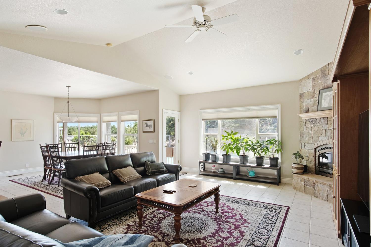 18413 Sycamore Ave, Patterson, CA 95363