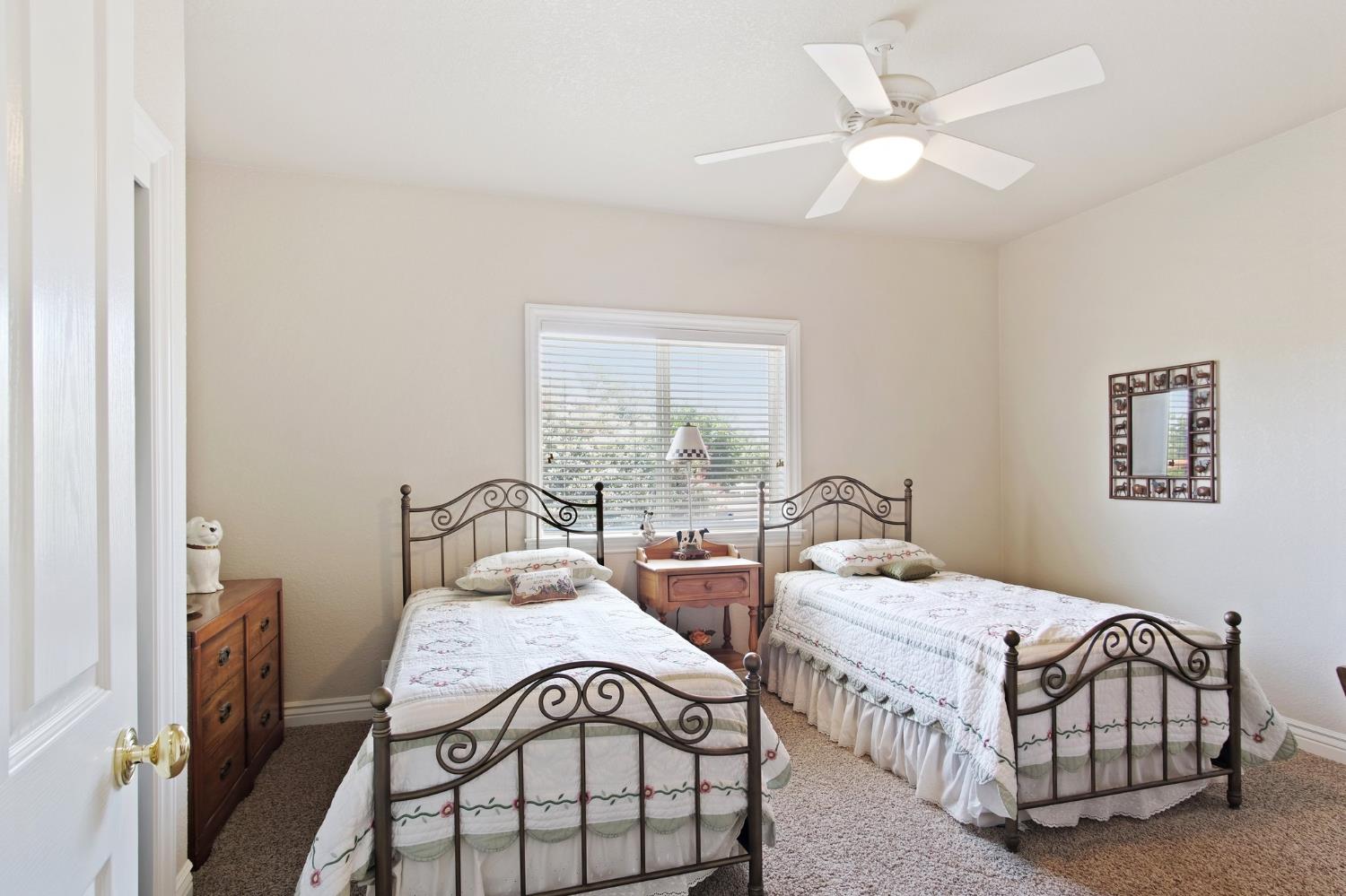 18413 Sycamore Ave, Patterson, CA 95363