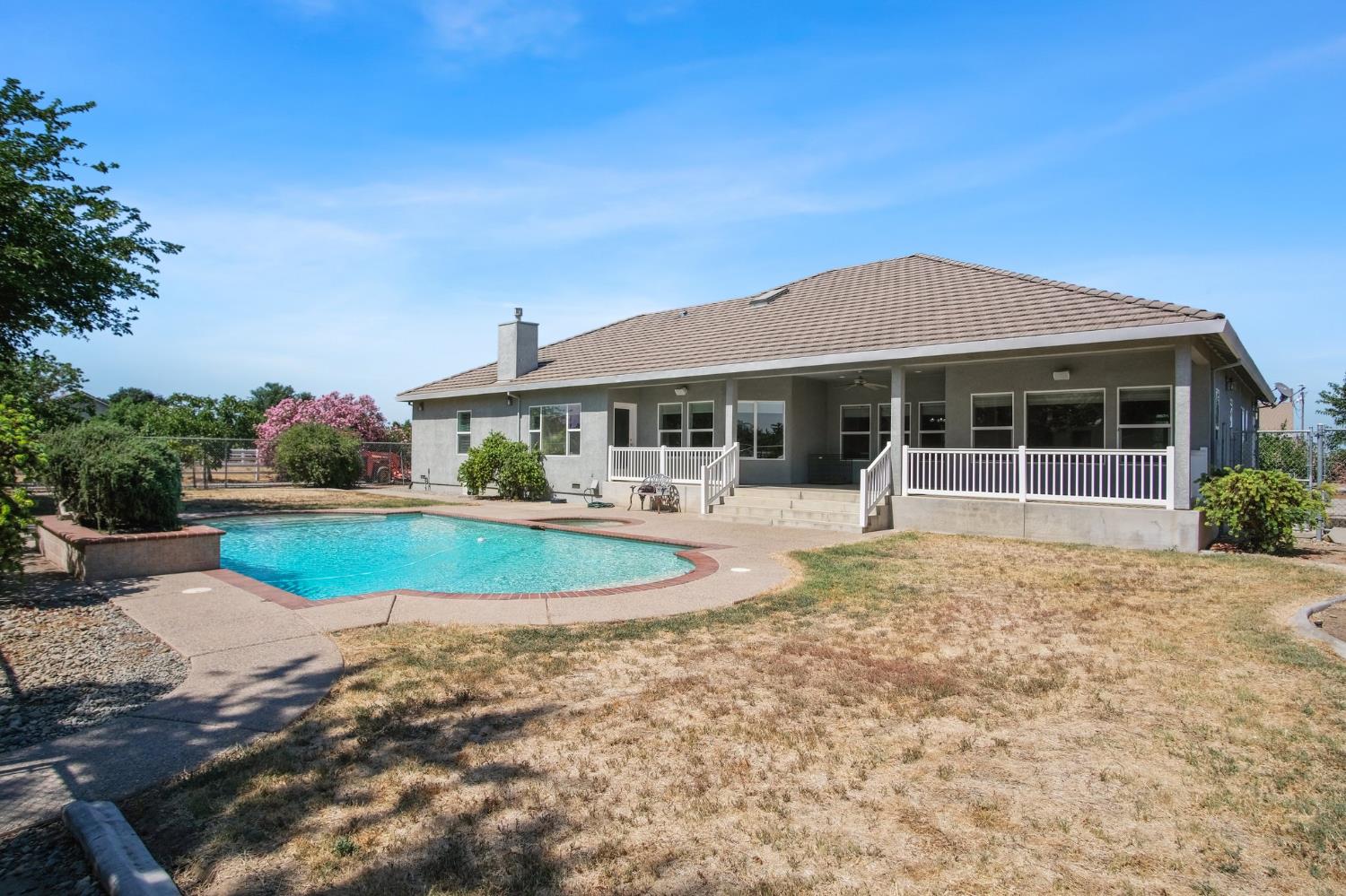 18413 Sycamore Ave, Patterson, CA 95363