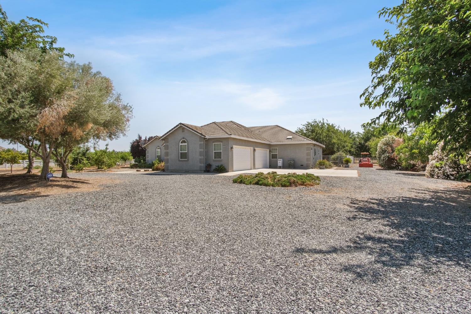 18413 Sycamore Ave, Patterson, CA 95363