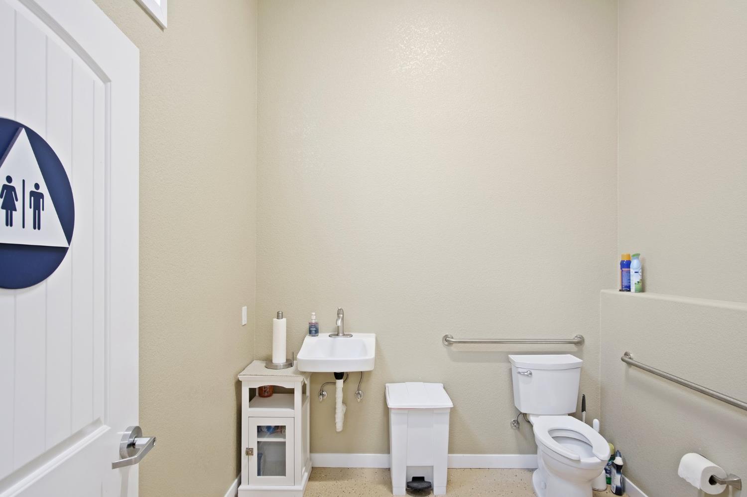 18413 Sycamore Ave, Patterson, CA 95363