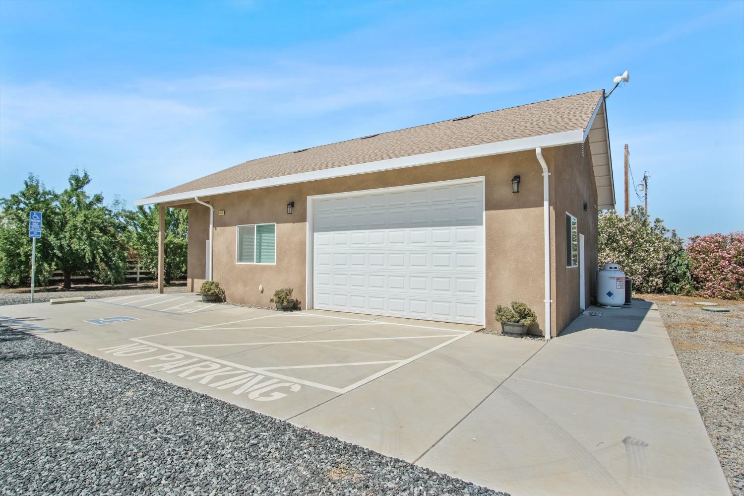18413 Sycamore Ave, Patterson, CA 95363