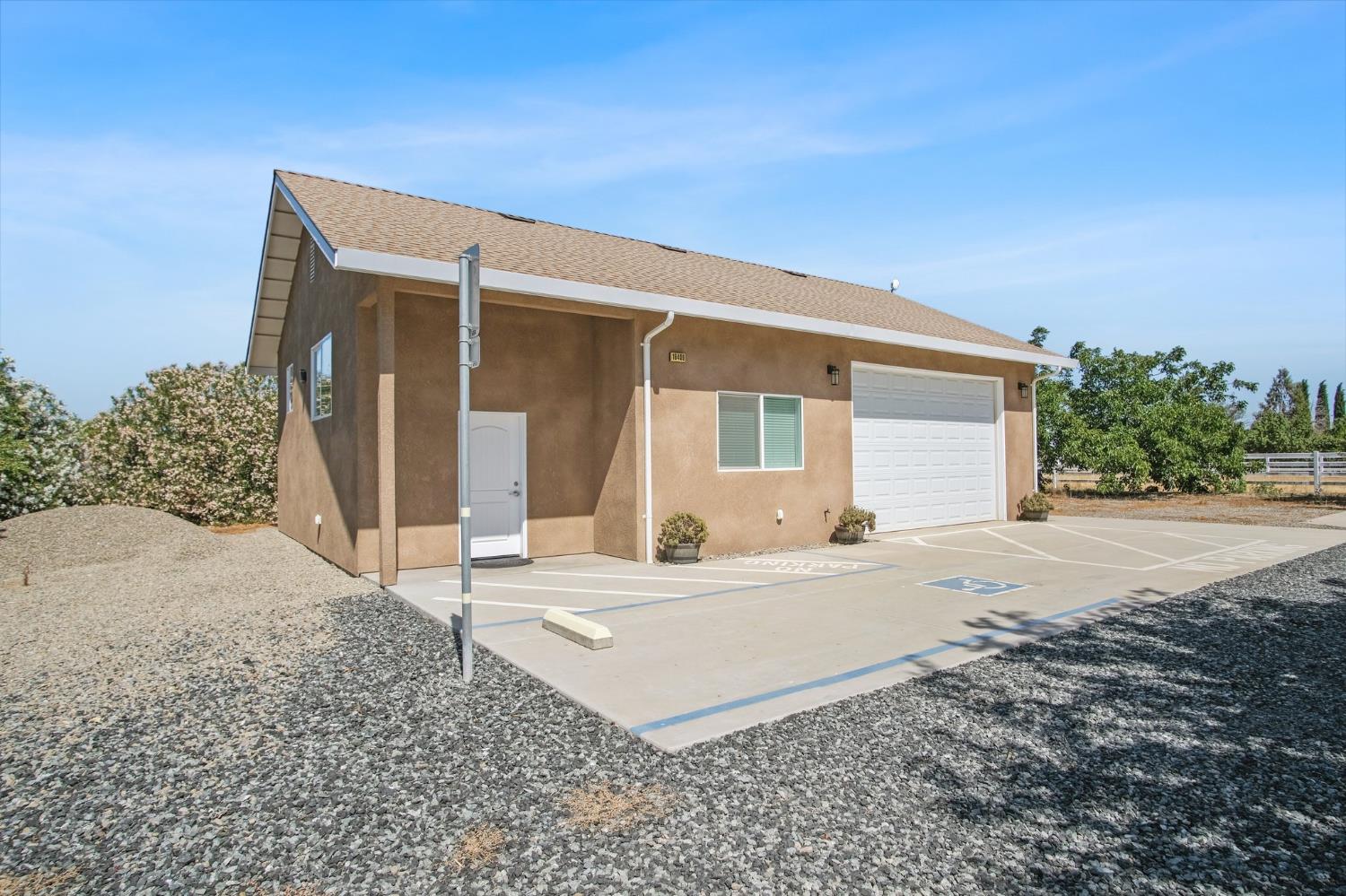 18413 Sycamore Ave, Patterson, CA 95363