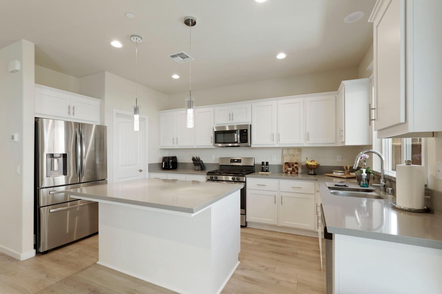 1517 Luminous St, Modesto, CA 95356