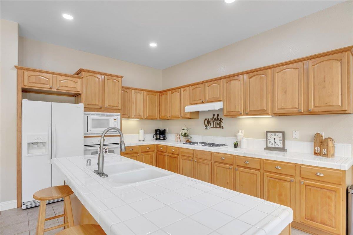 299 Calypso Beach Dr #B, Copperopolis, CA 95228