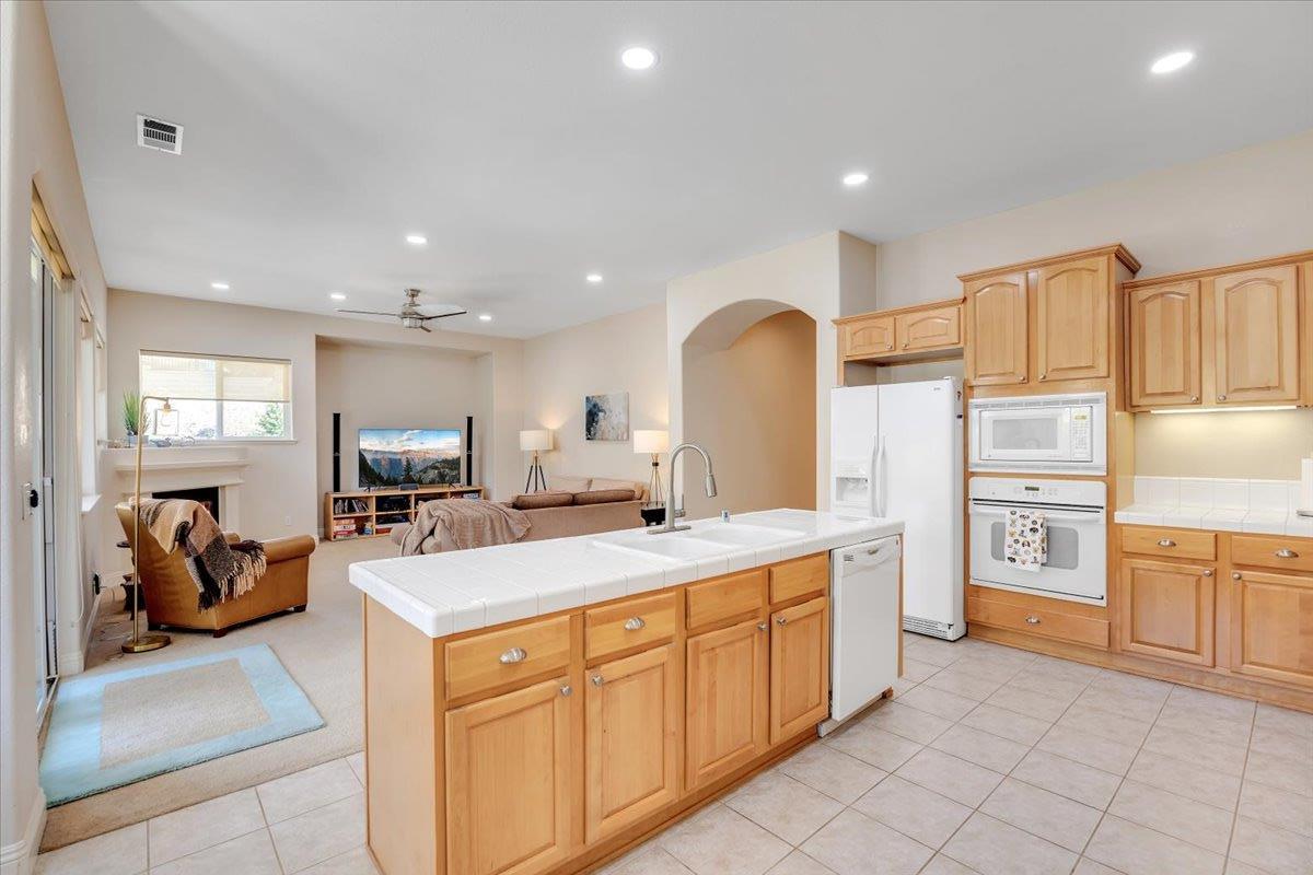 299 Calypso Beach Dr #B, Copperopolis, CA 95228