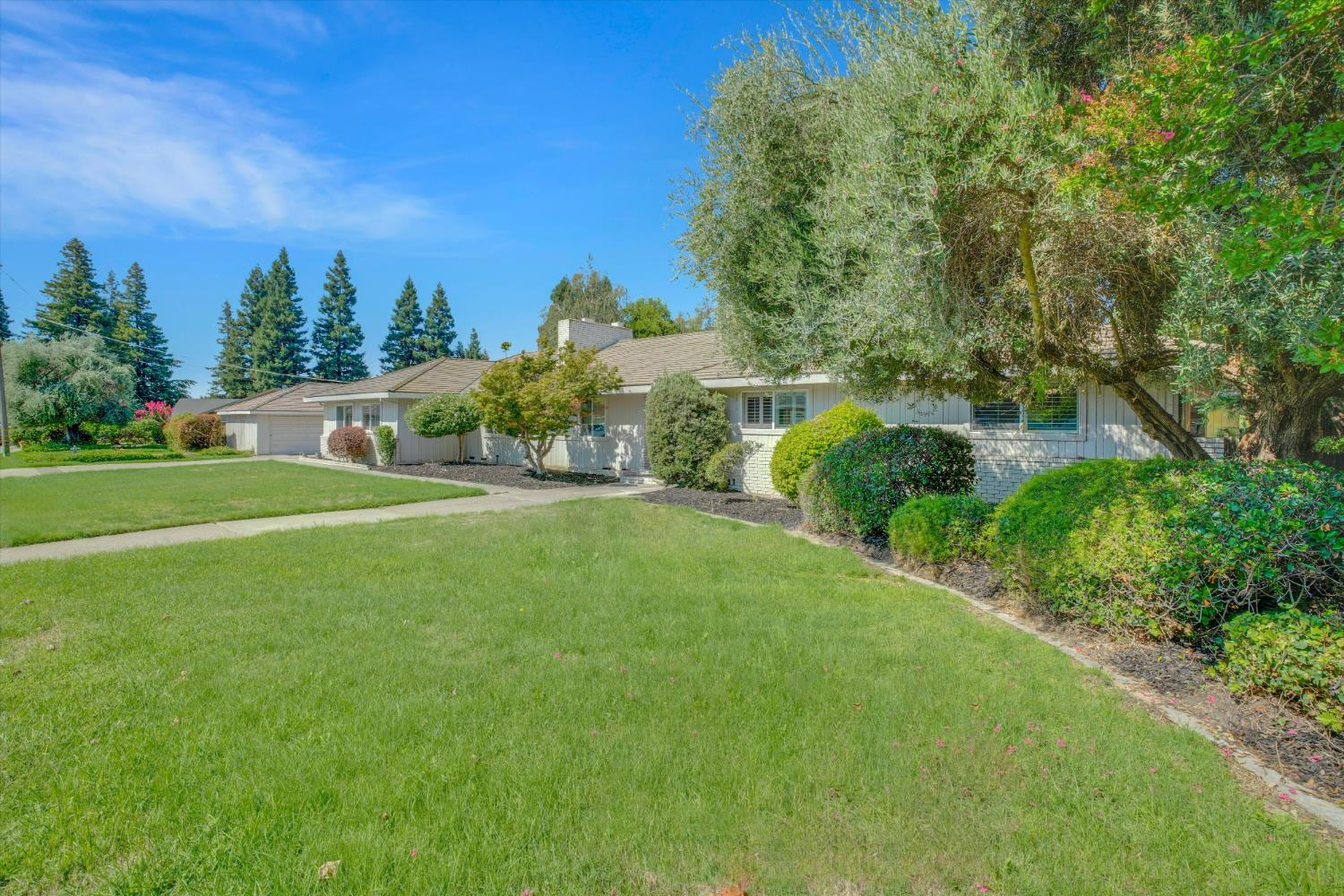 7025 Hillcrest Dr, Modesto, CA 95356