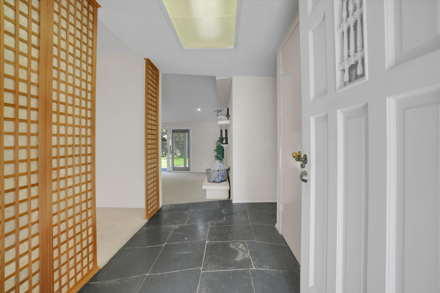 7025 Hillcrest Dr, Modesto, CA 95356