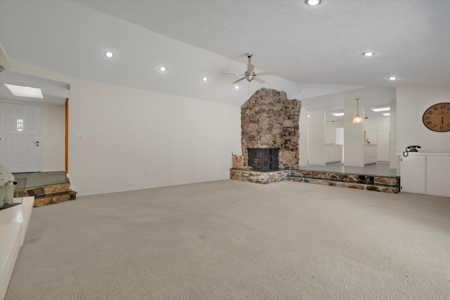 7025 Hillcrest Dr, Modesto, CA 95356