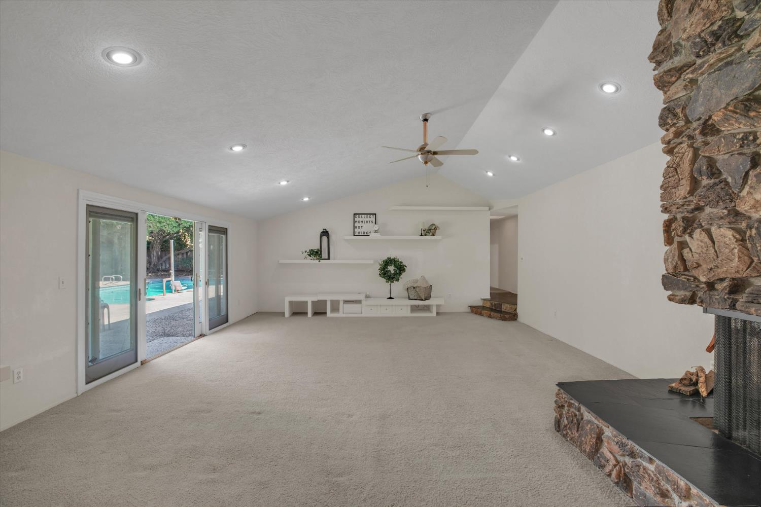 7025 Hillcrest Dr, Modesto, CA 95356