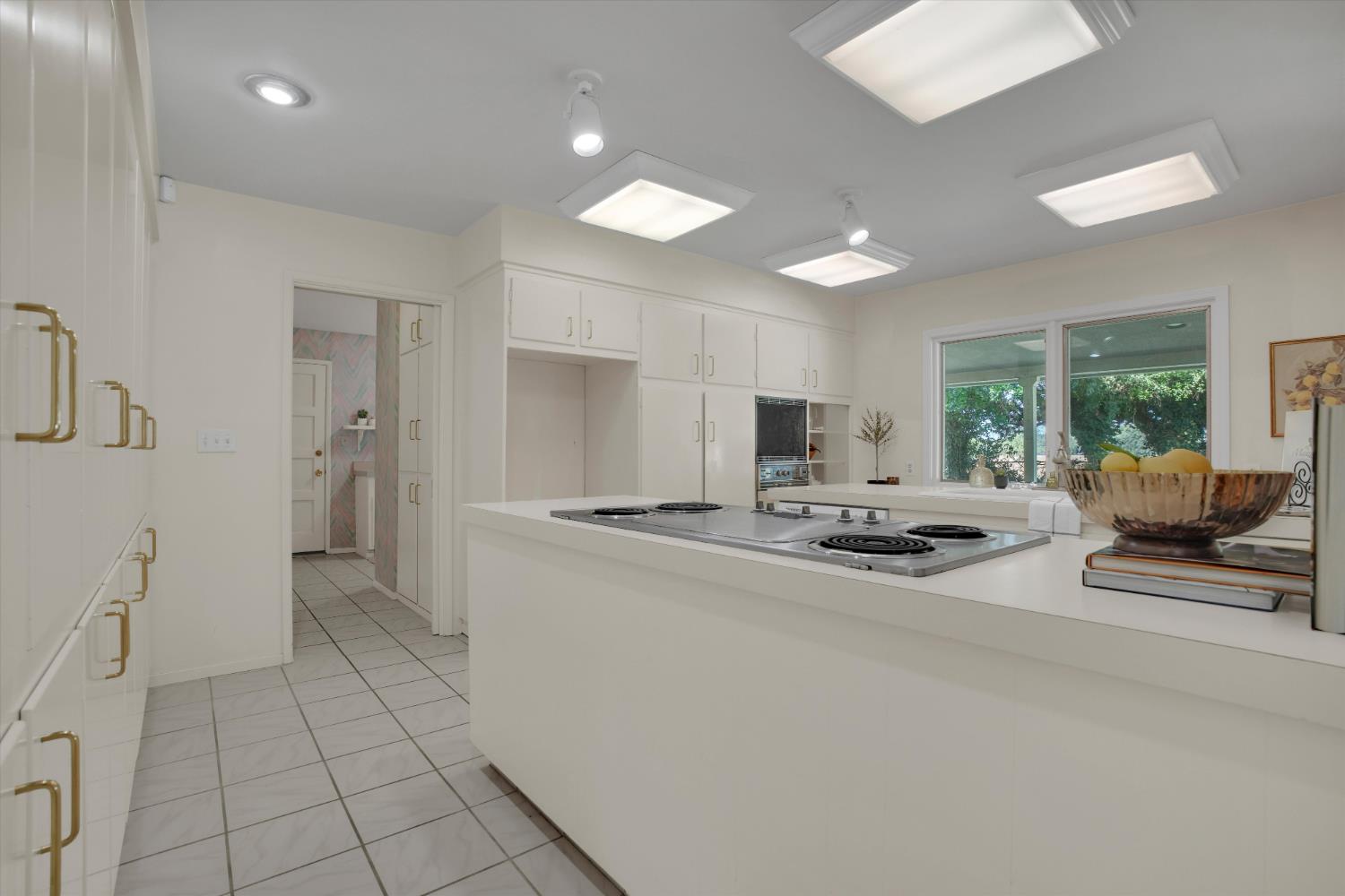 7025 Hillcrest Dr, Modesto, CA 95356