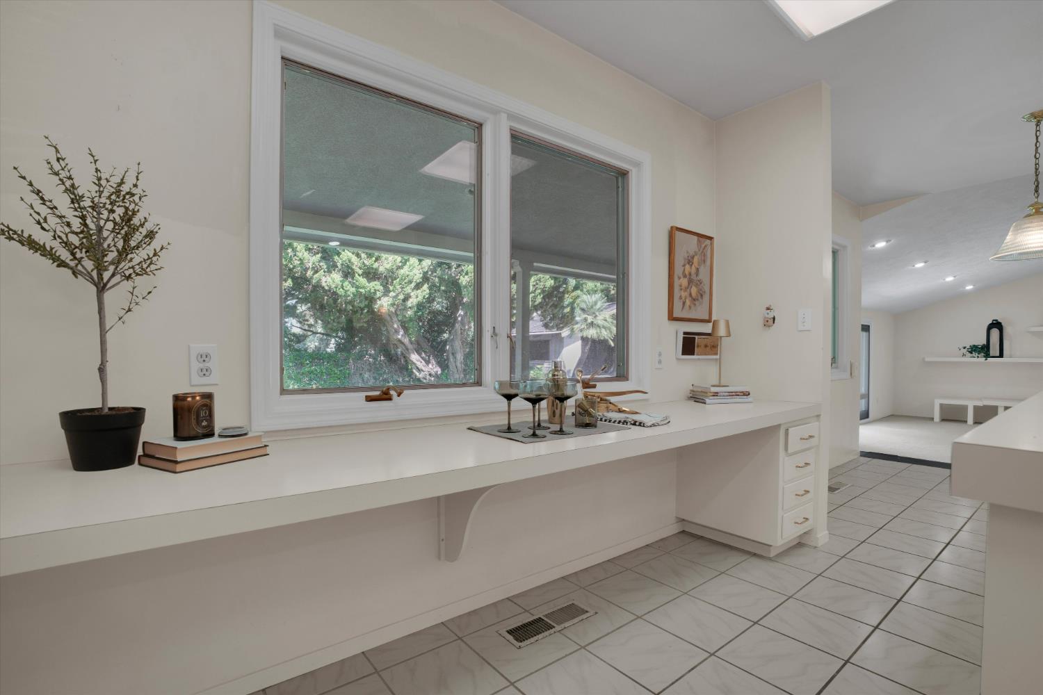 7025 Hillcrest Dr, Modesto, CA 95356