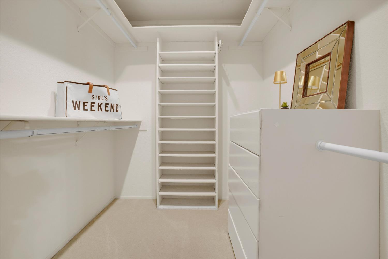 7025 Hillcrest Dr, Modesto, CA 95356