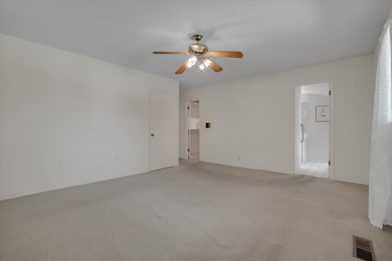 7025 Hillcrest Dr, Modesto, CA 95356