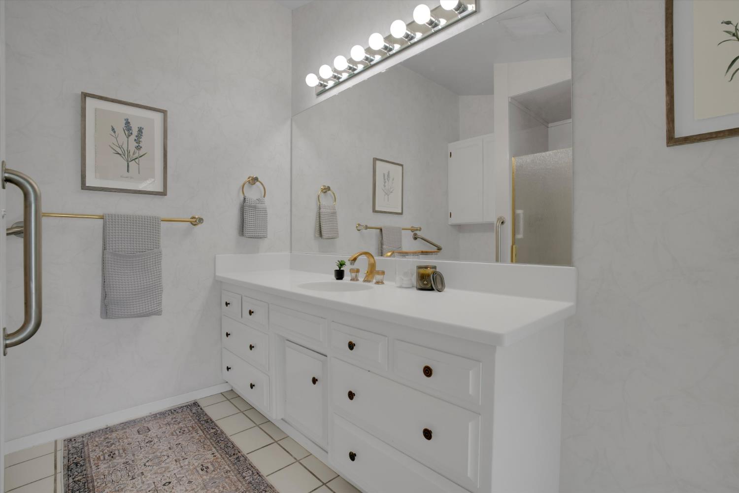 7025 Hillcrest Dr, Modesto, CA 95356