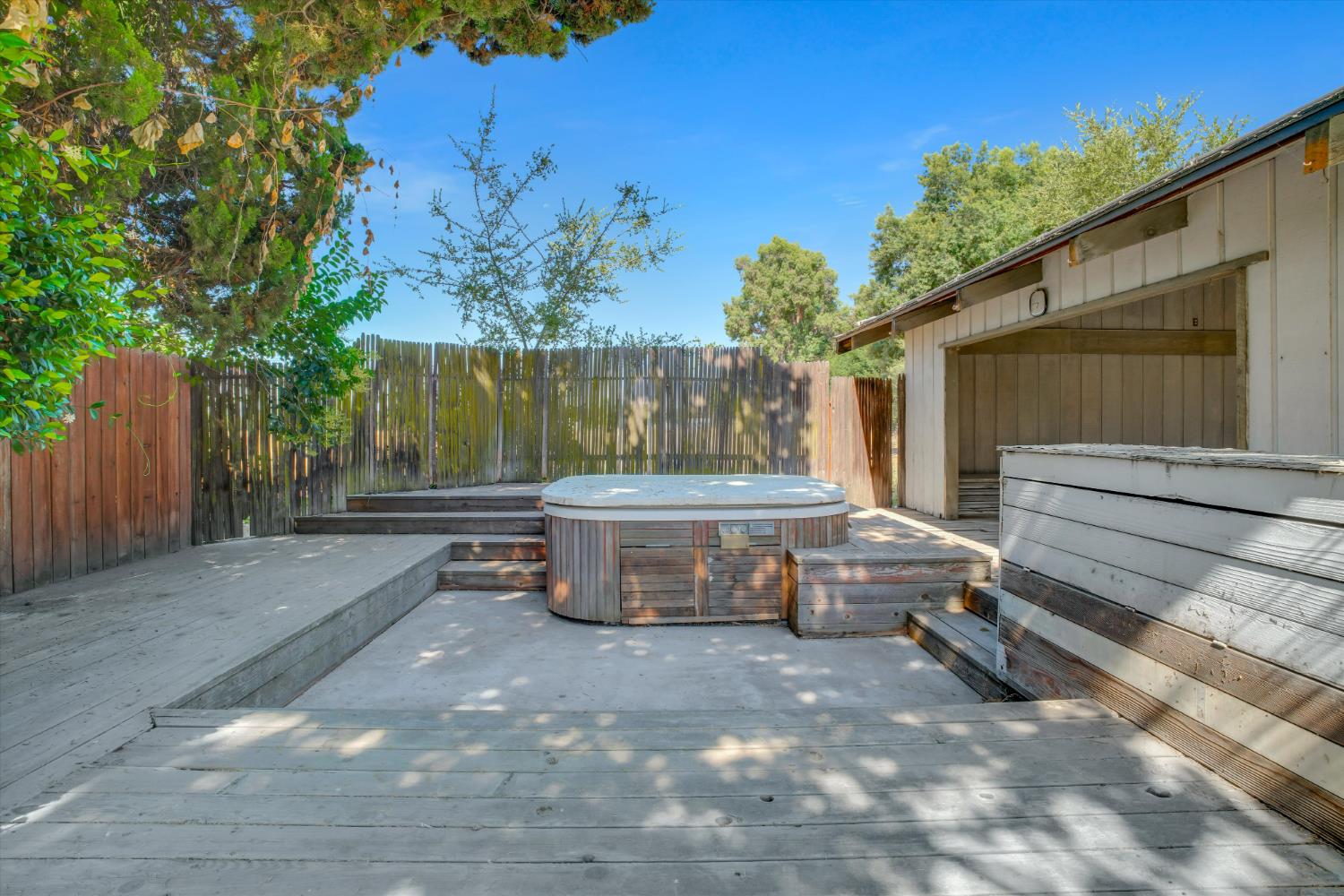 7025 Hillcrest Dr, Modesto, CA 95356