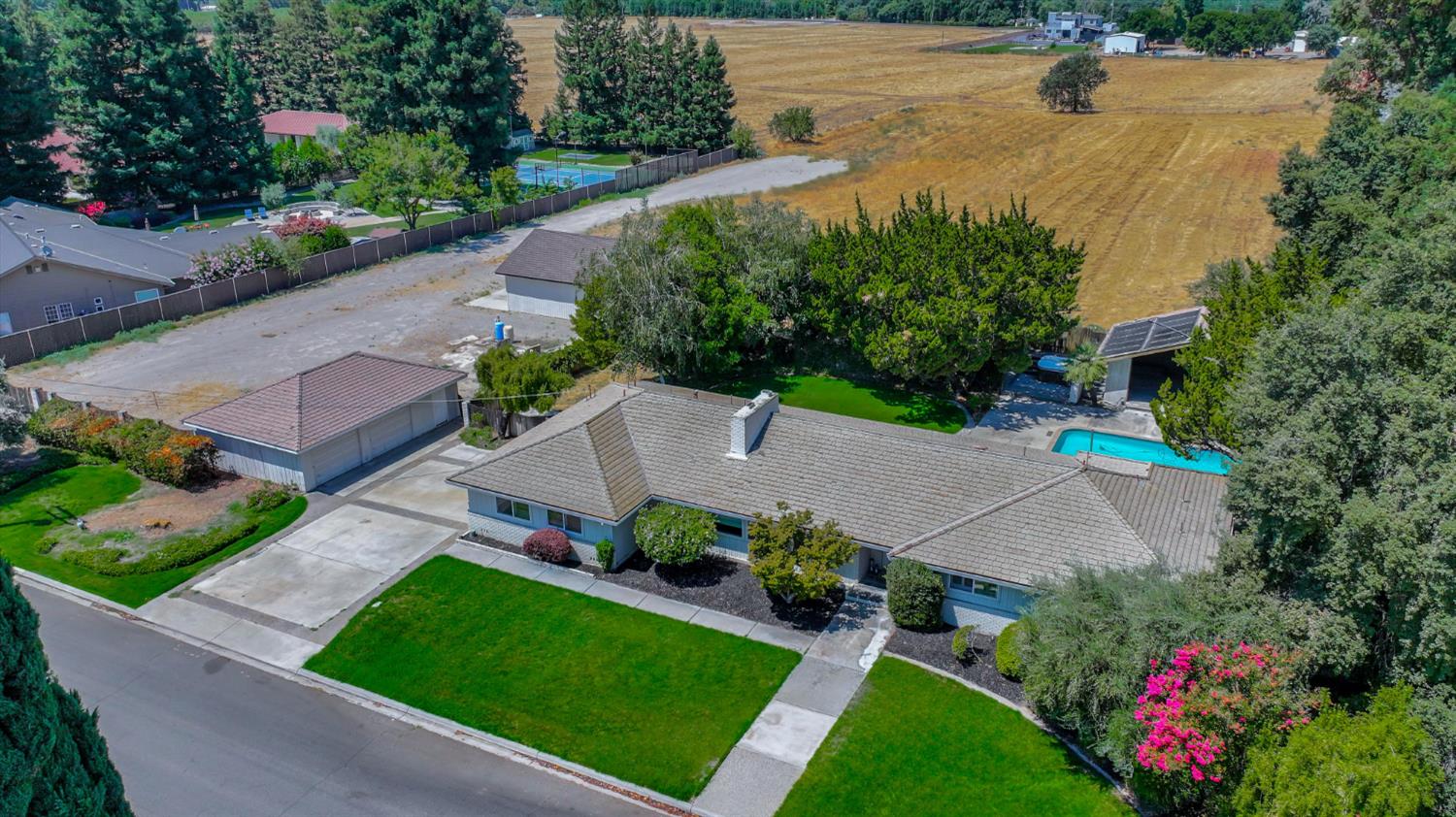 7025 Hillcrest Dr, Modesto, CA 95356