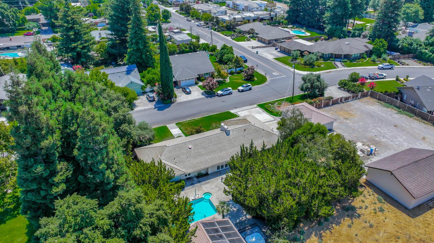 7025 Hillcrest Dr, Modesto, CA 95356