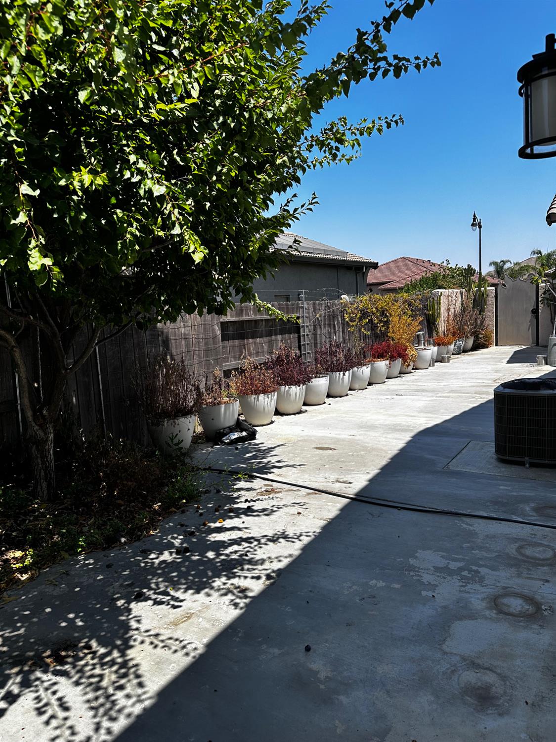 2253 Maple Hollow Ln, Manteca, CA 95336